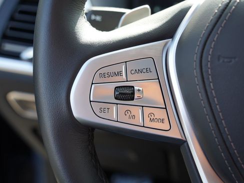 Used 2024 BMW X7 xDrive40i w/ Premium Package image 19