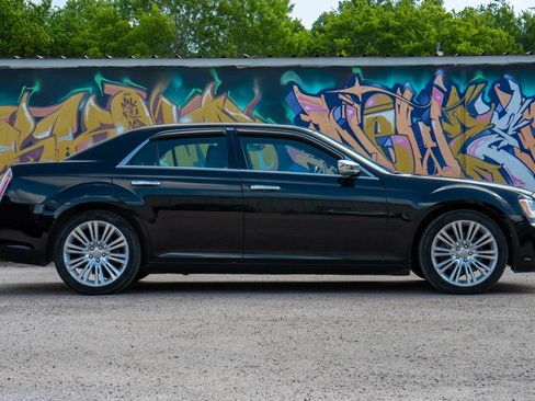Used 2012 Chrysler 300 C RWD image 7