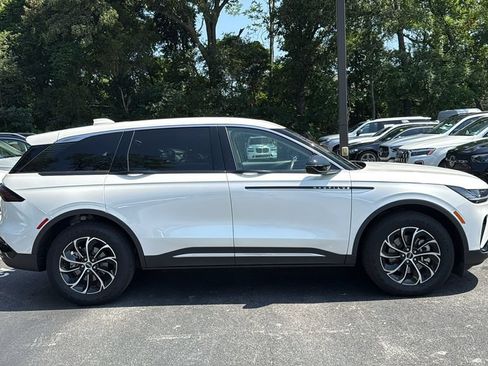 Used 2025 Lincoln Nautilus Premier w/ Equipment Group 102A AWD/4WD image 2