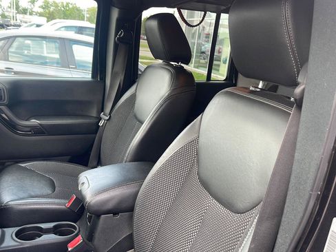 Used 2016 Jeep Wrangler Unlimited Sahara AWD/4WD image 8