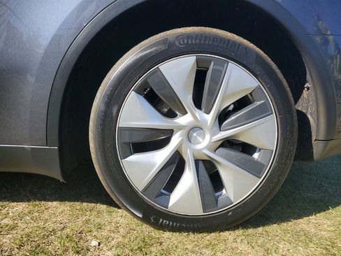 Used 2021 Tesla Model Y Long Range image 5