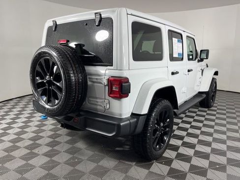 Used 2022 Jeep Wrangler Unlimited Sahara w/ Cold Weather Group image 10