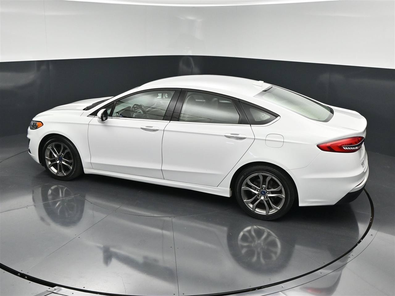 Used 2020 Ford Fusion SEL FWD image 26