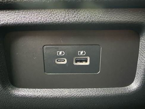 Used 2024 Nissan Pathfinder SV w/ SV Premium Package image 17