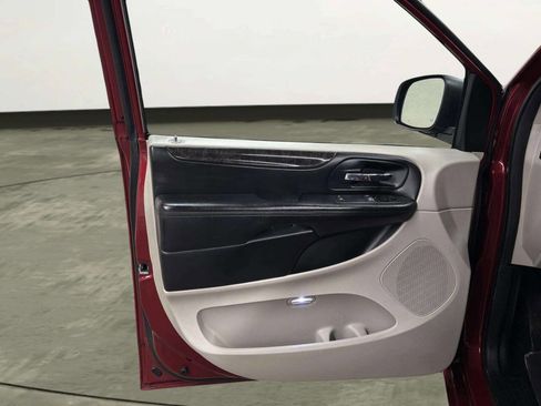 Used 2016 Dodge Grand Caravan SE w/ Quick Order Package 29E SE FWD image 11