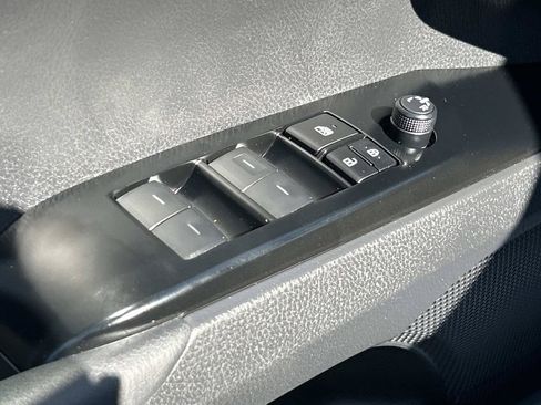 Used 2025 Toyota Camry SE w/ Convenience Package FWD image 23