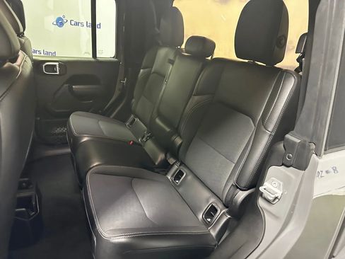 Used 2021 Jeep Gladiator Sport image 15