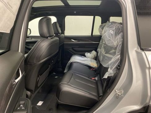 New 2025 Jeep Grand Cherokee Limited image 22