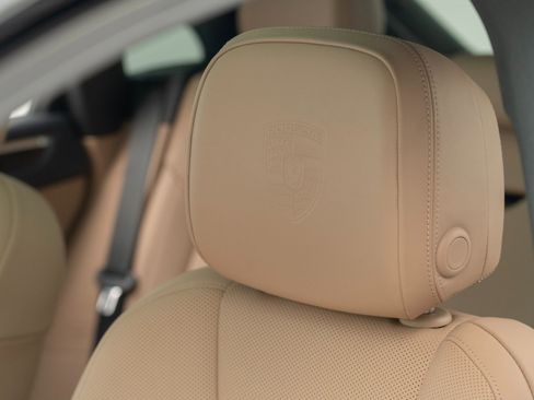 Certified 2025 Porsche Macan image 18