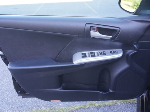 Used 2012 Toyota Camry SE FWD image 13