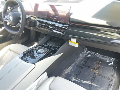 New 2025 BMW 530i image 12