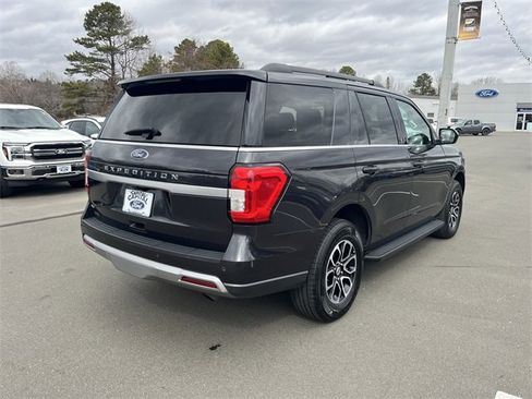 Used 2024 Ford Expedition XLT image 13