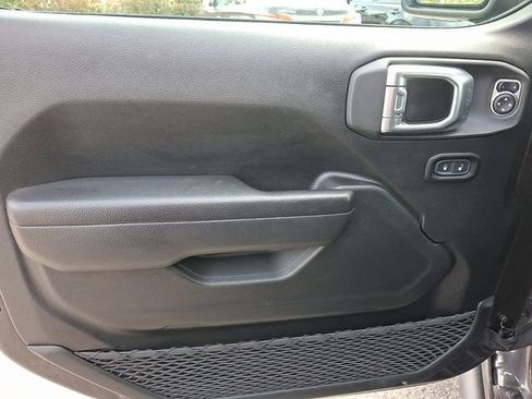 Used 2023 Jeep Wrangler Sport S image 13