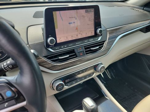 Certified 2021 Nissan Altima 2.5 SL FWD image 23