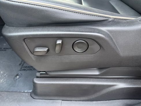 Used 2023 GMC Yukon XL SLT image 6