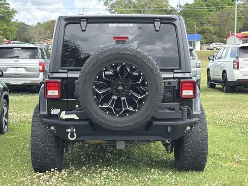 Used 2019 Jeep Wrangler Unlimited Sahara image 9