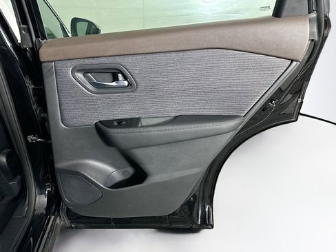 Used 2023 Nissan Rogue SV image 28