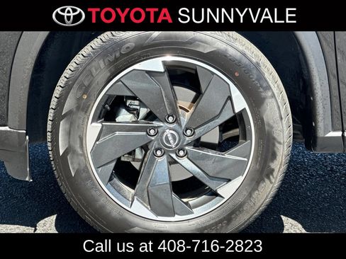 Used 2025 Nissan Rogue SV FWD image 12