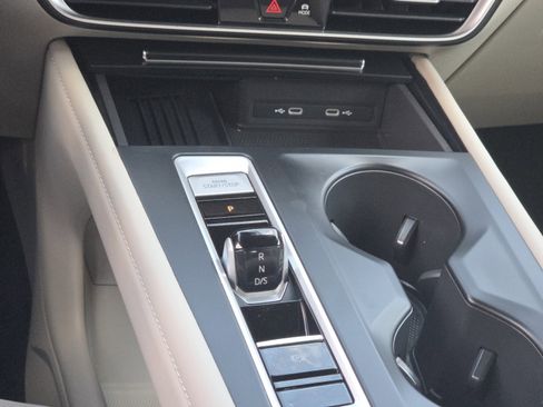 Used 2025 Volkswagen Atlas SE image 32