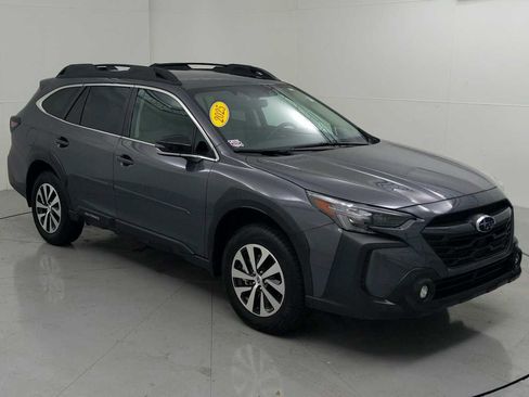 Certified 2025 Subaru Outback Premium AWD/4WD image 1