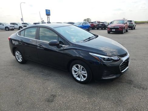 Used 2019 Chevrolet Cruze LT w/ Convenience Package FWD image 6