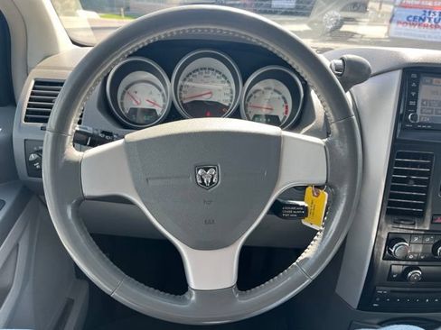 Used 2008 Dodge Grand Caravan SXT w/ Entertainment Group 2 FWD image 40