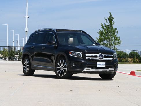 Used 2022 Mercedes-Benz GLB 250 4MATIC image 2