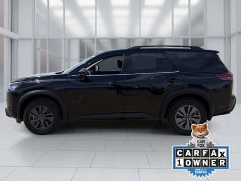 Certified 2024 Nissan Pathfinder SV FWD image 3