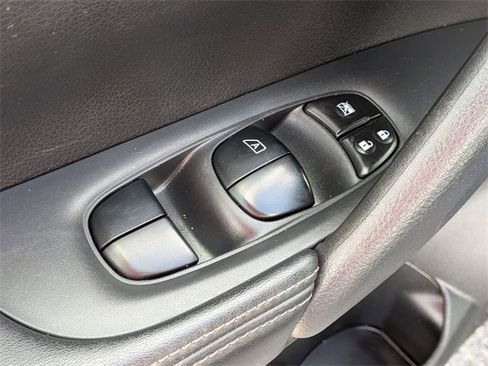 Used 2017 Nissan Rogue SV w/ SV Family Package image 14