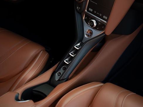 Used 2018 McLaren 720S image 46