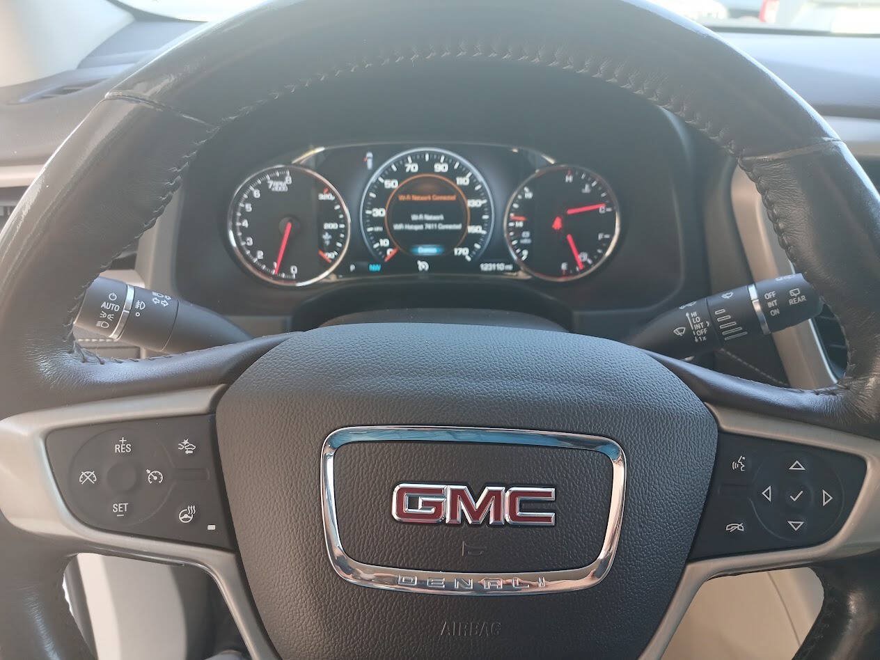 Used 2019 GMC Acadia Denali AWD/4WD image 2