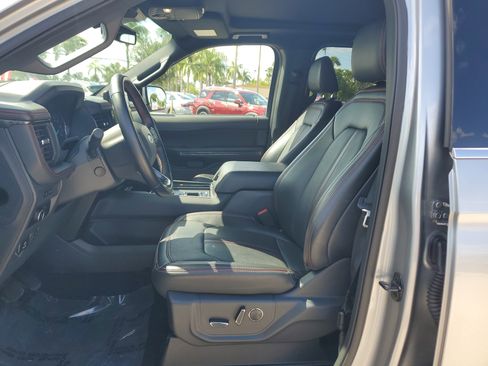 Used 2023 Ford Expedition Limited image 12
