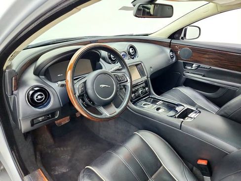 Used 2012 Jaguar XJ L image 16