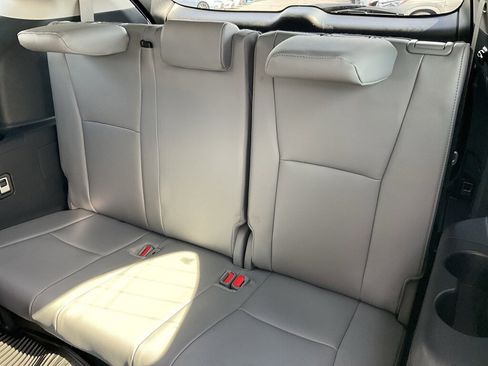 Used 2025 Toyota Highlander Limited image 18