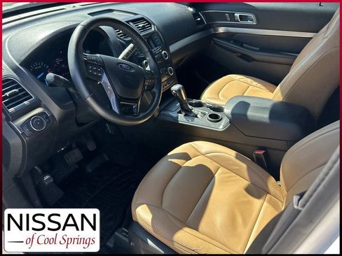 Used 2018 Ford Explorer XLT FWD image 14