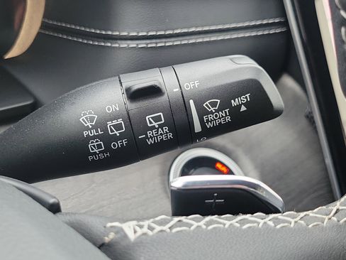 Used 2024 Jeep Grand Cherokee Limited image 16