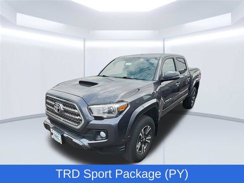 Used 2017 Toyota Tacoma TRD Sport w/ Tow Package (A/T) AWD/4WD image 6