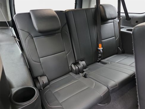 Used 2019 Chevrolet Suburban LT image 16
