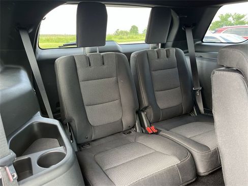 Used 2019 Ford Explorer XLT image 25