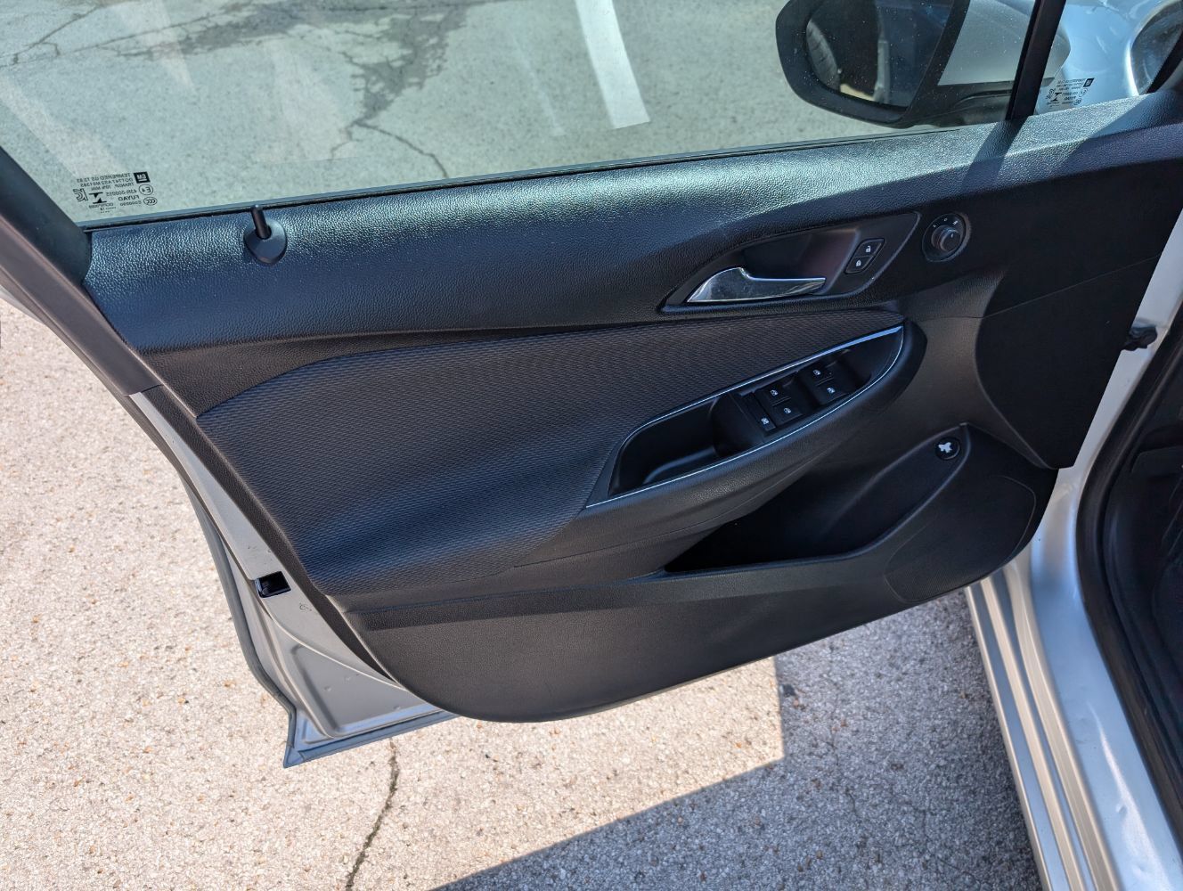 Used 2018 Chevrolet Cruze LS FWD image 11