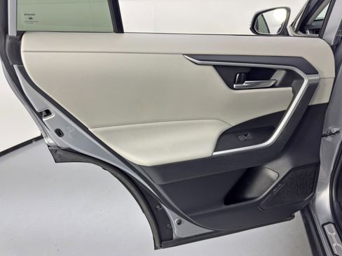 Used 2022 Toyota RAV4 XLE Premium image 40