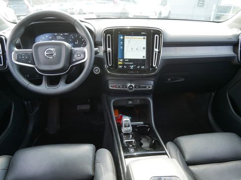 Used 2021 Volvo XC40 T5 Inscription w/ Advanced Package image 12