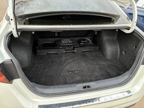 Certified 2022 Nissan Altima 2.5 SR image 16