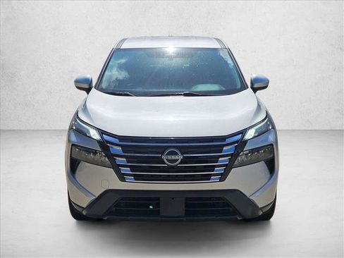 Used 2024 Nissan Rogue SV AWD/4WD image 2