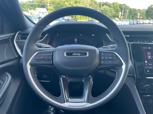 Used 2023 Jeep Grand Cherokee Altitude AWD/4WD image 14
