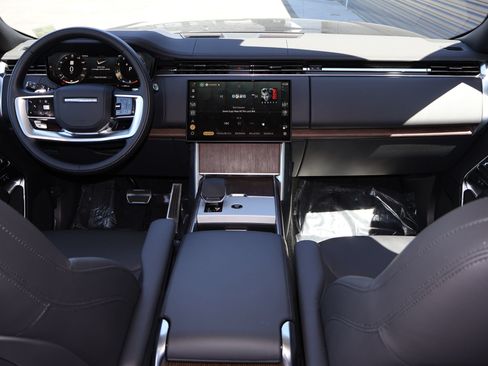 Used 2025 Land Rover Range Rover SE AWD/4WD image 27