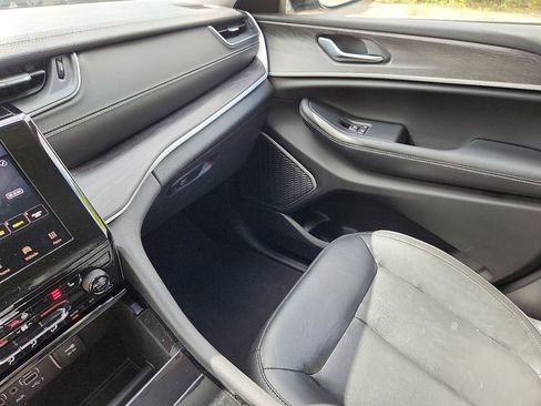 Used 2022 Jeep Grand Cherokee L Limited image 31