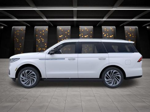 New 2026 Lincoln Navigator Premiere AWD/4WD image 3