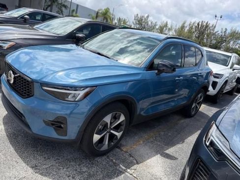 Used 2023 Volvo XC40 B5 Plus w/ Climate Package image 1