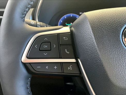 Used 2026 Toyota Highlander Platinum image 11